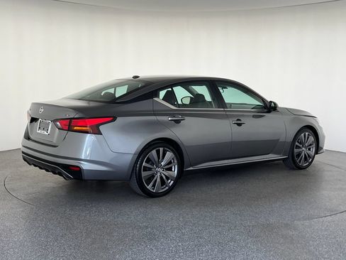 Used 2021 Nissan Altima 2.5 SR FWD image 3