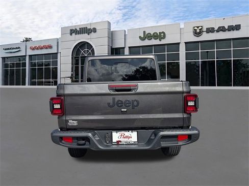 New 2025 Jeep Gladiator Sport image 5