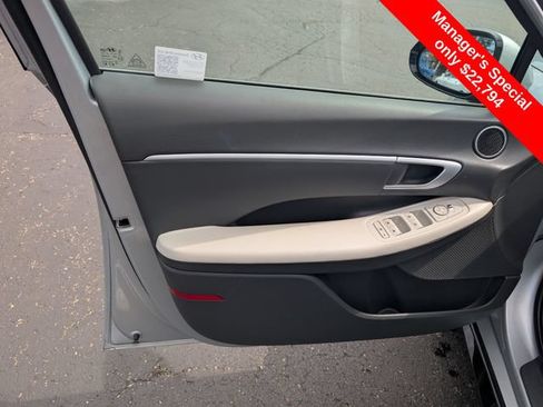 Used 2025 Hyundai Sonata SEL FWD image 14