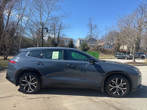 Used 2025 Toyota Crown Signia image 10