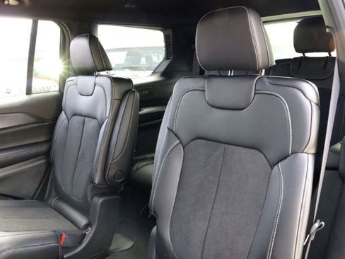 New 2025 Jeep Grand Cherokee L Laredo image 19