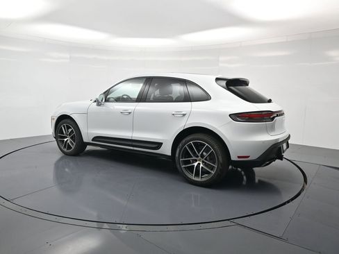 Used 2026 Porsche Macan AWD/4WD image 3