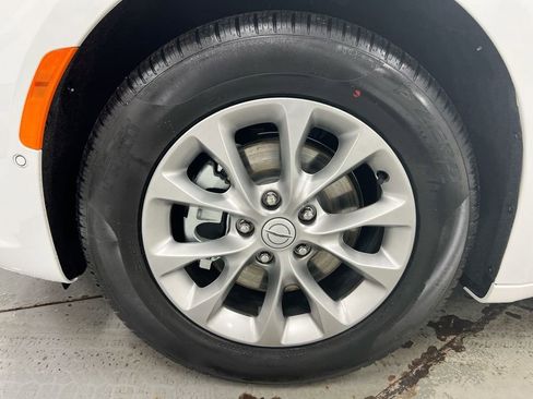 New 2026 Chrysler Pacifica Limited image 29