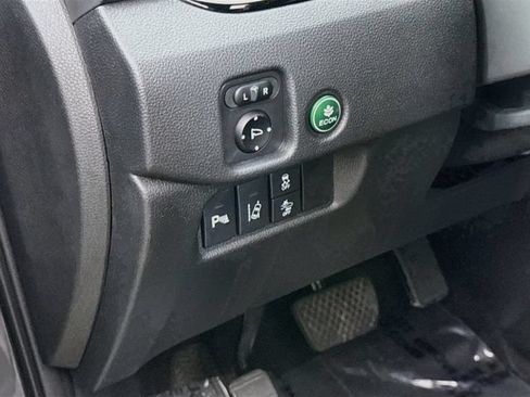 Used 2018 Honda Pilot Touring image 11
