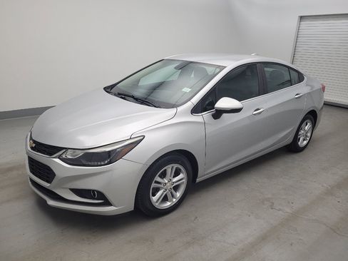 Used 2018 Chevrolet Cruze LT w/ Convenience Package FWD image 2