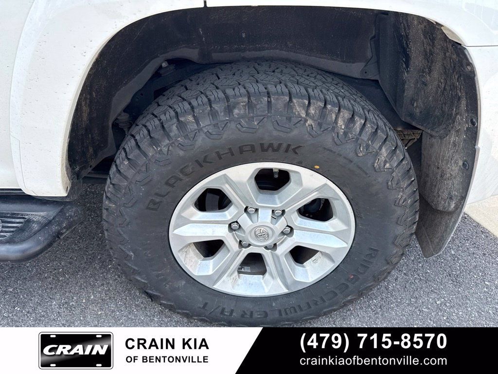 Used 2018 Toyota 4Runner SR5 AWD/4WD image 12