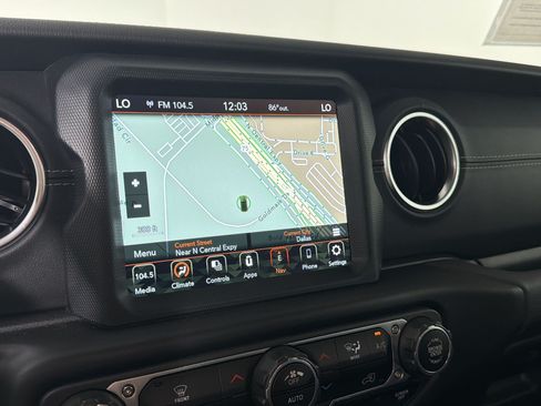Used 2022 Jeep Wrangler Unlimited Sahara AWD/4WD image 21