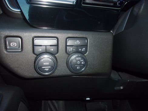 Used 2024 Chevrolet Silverado 2500 LT AWD/4WD image 21