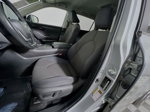 Used 2024 Toyota Highlander LE image 15