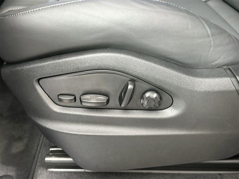 Certified 2025 Porsche Cayenne S image 32