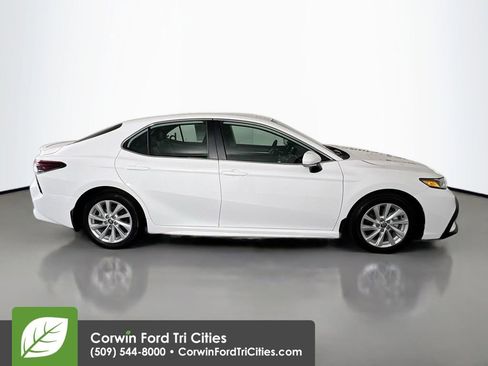 Used 2024 Toyota Camry SE FWD image 18
