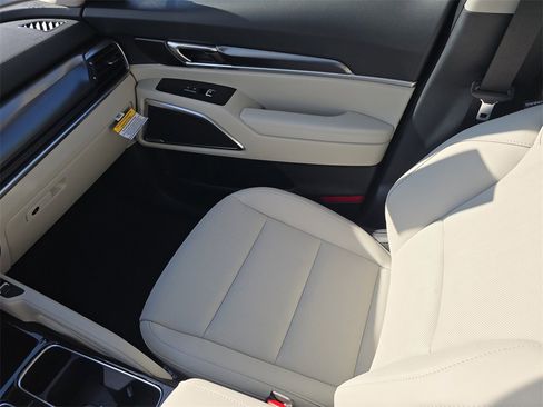 New 2025 Kia Telluride S image 18