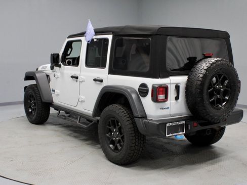 Used 2024 Jeep Wrangler Unlimited image 10
