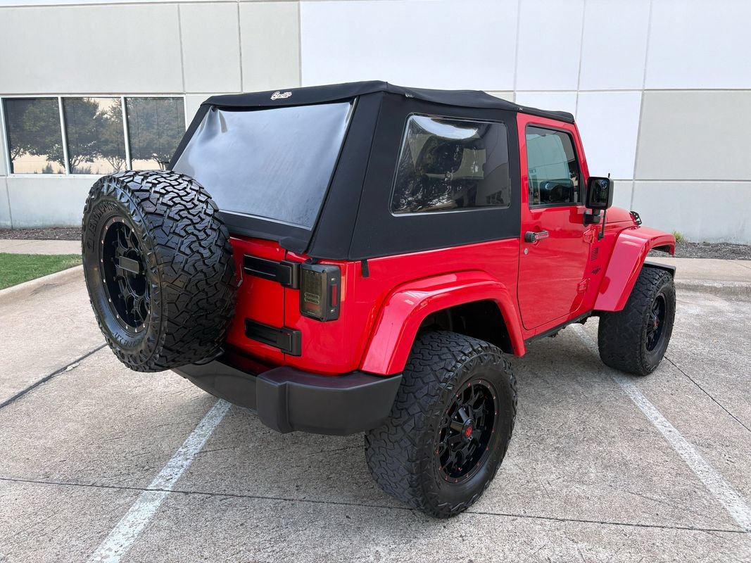 Used 2016 Jeep Wrangler Sahara w/ Connectivity Group AWD/4WD image 8