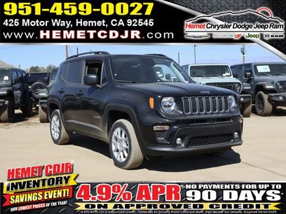 New 2023 Jeep Renegade Latitude w/ Sun & Fun Group