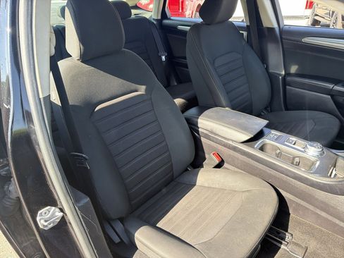 Used 2020 Ford Fusion SE FWD image 25