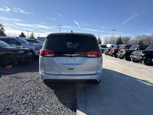 New 2026 Chrysler Voyager LX image 6