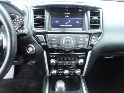 Used 2019 Nissan Pathfinder S image 8