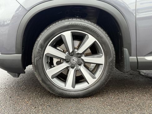 Used 2023 Honda Pilot Touring image 11