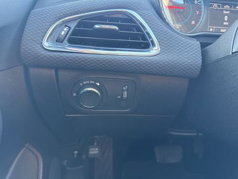 Used 2018 Chevrolet Cruze LT w/ Convenience Package image 34