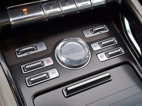 Certified 2024 Lincoln Nautilus Premier image 25