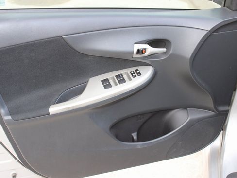 Used 2012 Toyota Corolla S image 20