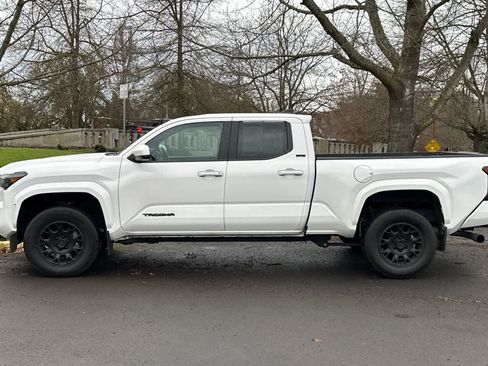 Used 2024 Toyota Tacoma SR5 image 5
