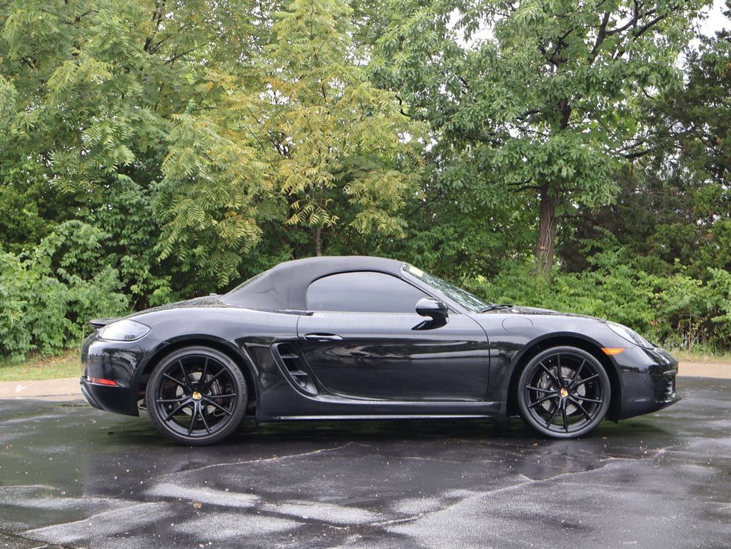 Used 2024 Porsche 718 Boxster RWD image 9