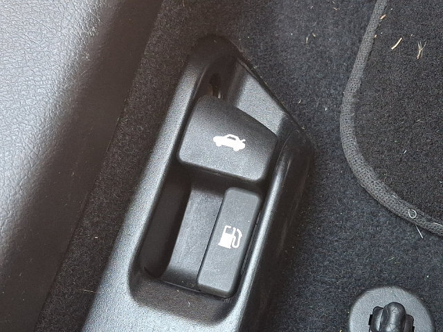 Used 2015 Toyota Camry SE w/ Moonroof Package FWD image 26