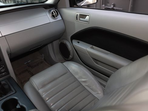 Used 2006 Ford Mustang GT Premium RWD image 25