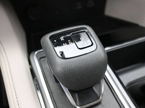 Used 2025 Nissan Pathfinder SL FWD image 23