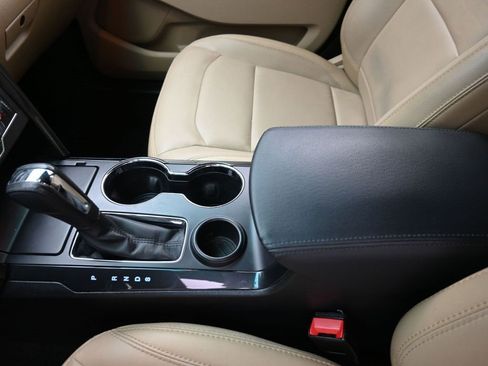 Used 2016 Ford Explorer XLT w/ Equipment Group 202A image 20