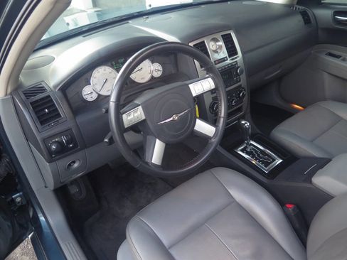 Used 2005 Chrysler 300 Touring image 7
