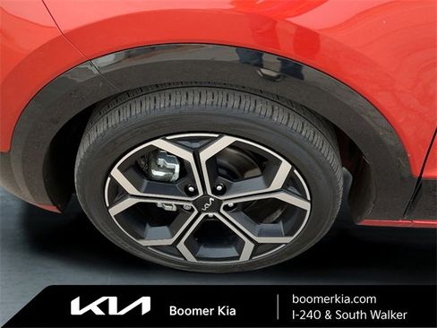 Used 2023 Kia Niro SX Touring image 9