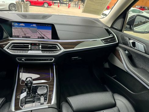 Used 2021 BMW X7 xDrive40i w/ Premium Package image 32