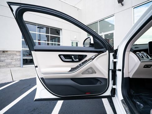 Used 2022 Mercedes-Benz S 500 4MATIC w/ Warmth & Comfort Package image 26
