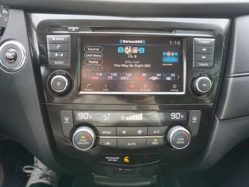 Used 2018 Nissan Rogue SV image 14