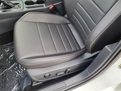 Certified 2023 Volkswagen Jetta SE image 13