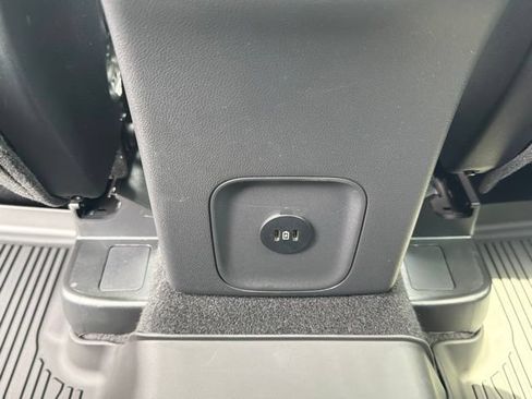 Used 2025 Ford Escape Active AWD/4WD image 28