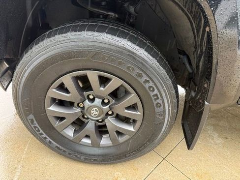 Used 2021 Toyota Tacoma SR5 AWD/4WD image 12