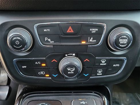 Used 2021 Jeep Compass Limited image 12