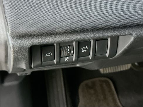 Used 2025 Subaru Outback Premium AWD/4WD image 17