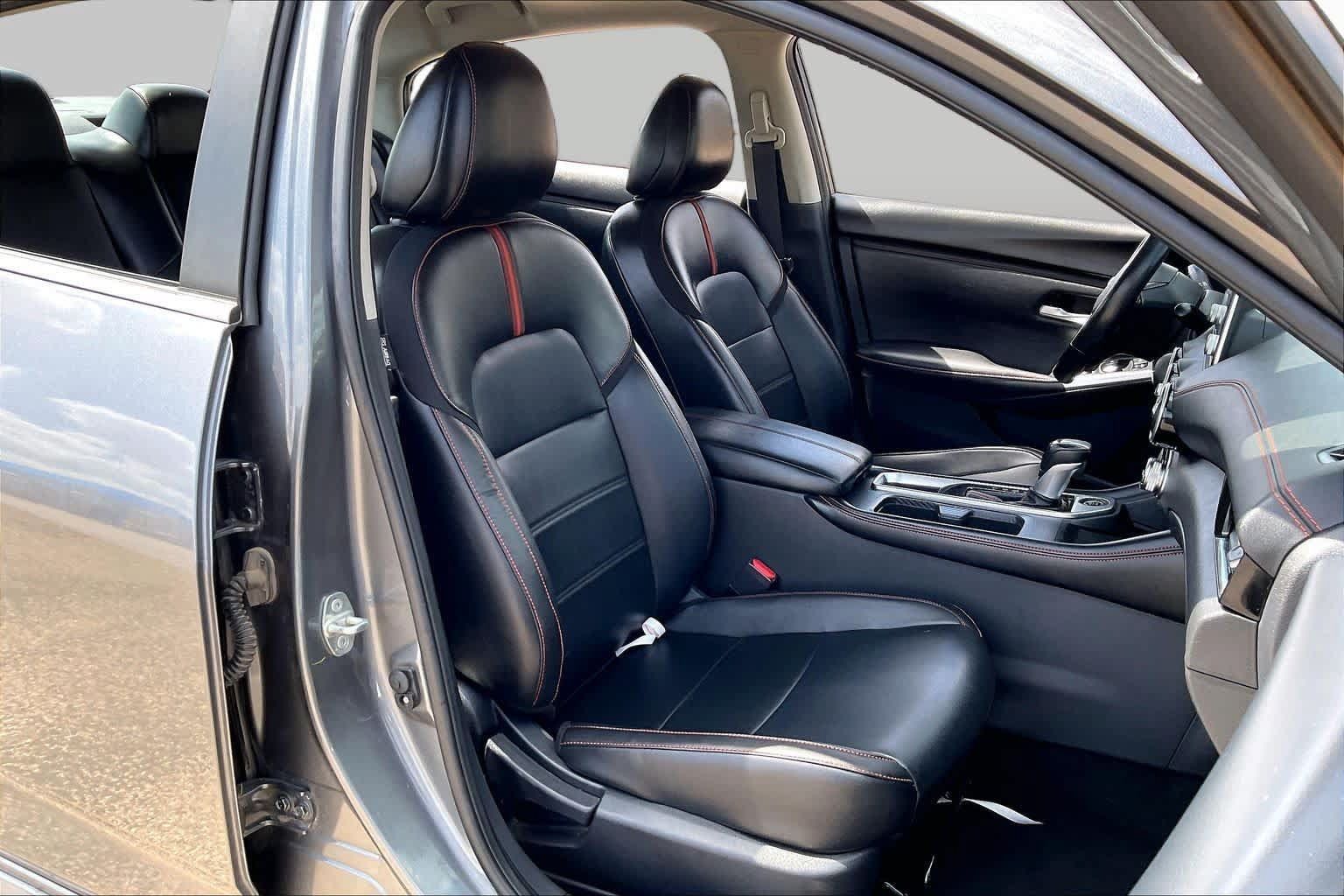 Used 2025 Nissan Sentra SR w/ SR Premium Package FWD image 9