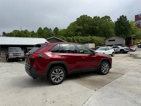 Used 2023 Toyota RAV4 XLE Premium AWD/4WD image 4