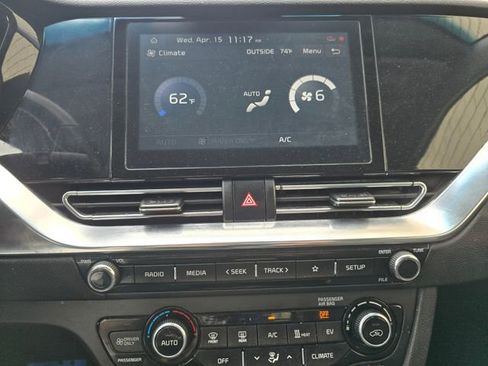 Used 2022 Kia Niro EX w/ Cold Weather Package image 38