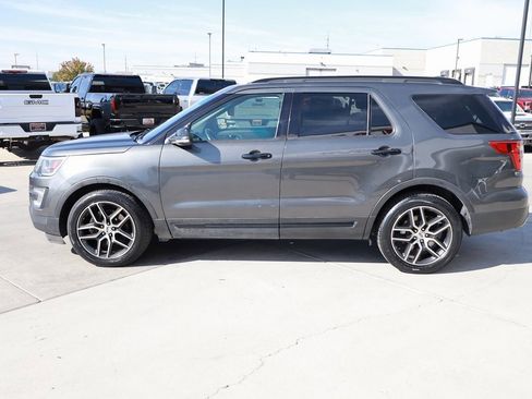Used 2017 Ford Explorer Sport image 3