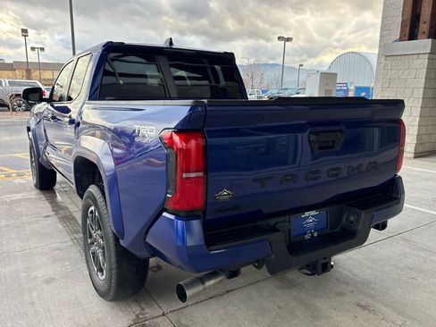 Used 2025 Toyota Tacoma TRD Sport image 3