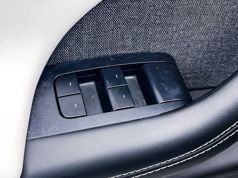 Used 2022 Tesla Model X Plaid image 18