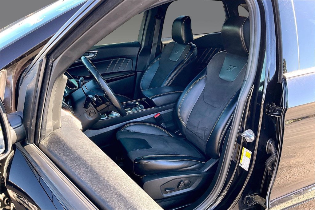 Used 2020 Ford Edge ST w/ Equipment Group 401A AWD/4WD image 14