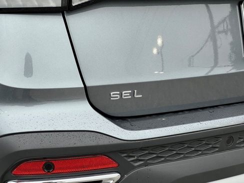 New 2025 Volkswagen Taos SEL image 7